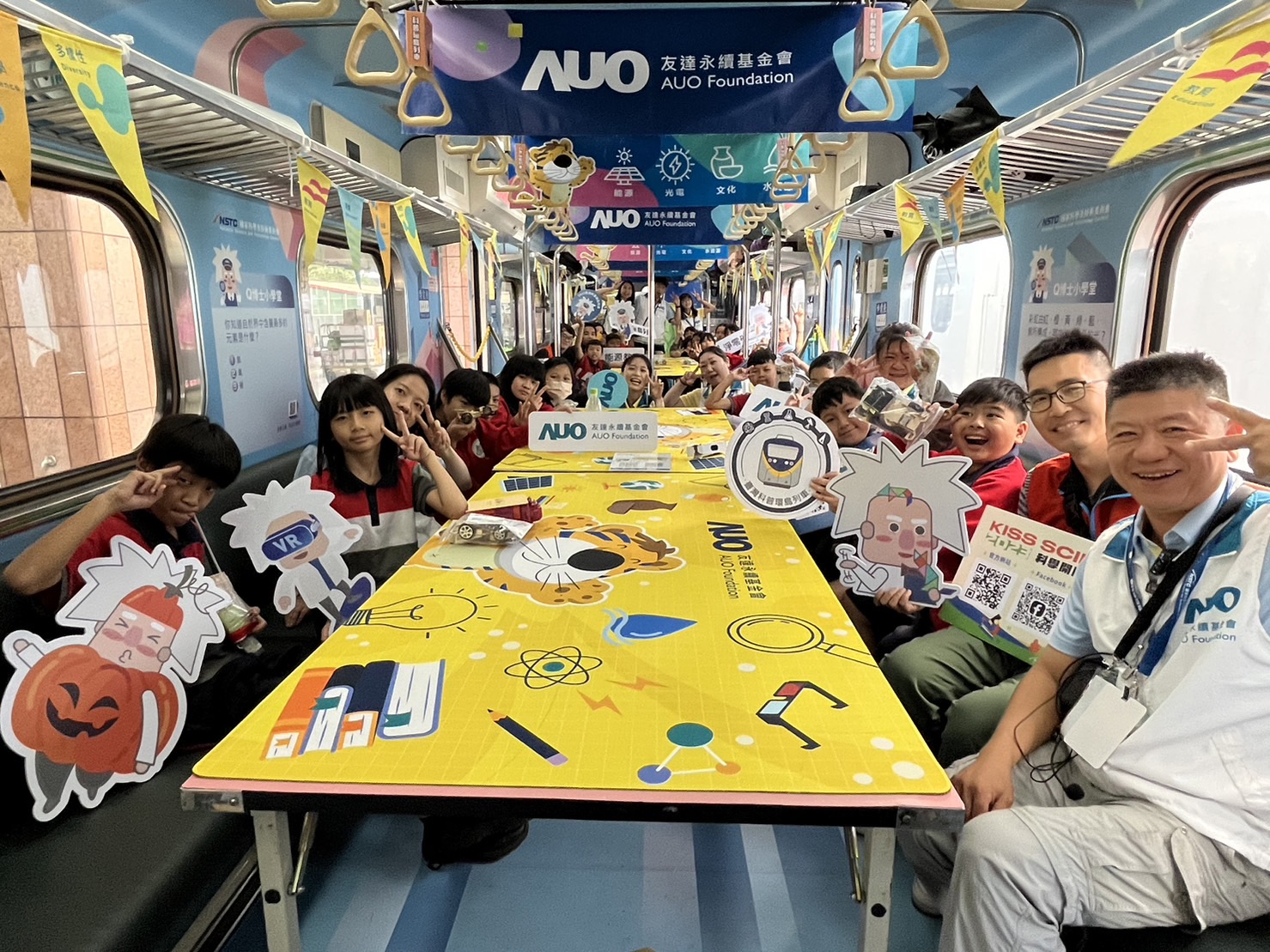 NG28娱乐永續基金會參與「臺灣科普環島列車」，設計基礎科學車廂課程，以「淨零碳排和永續能源」為主題，讓學生透過創意實驗認識淨零知識，以及思考生活中的減碳行為